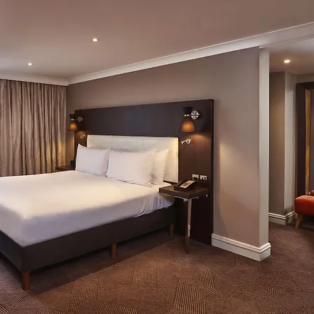 Doubletree By Hilton Ealing Hotel