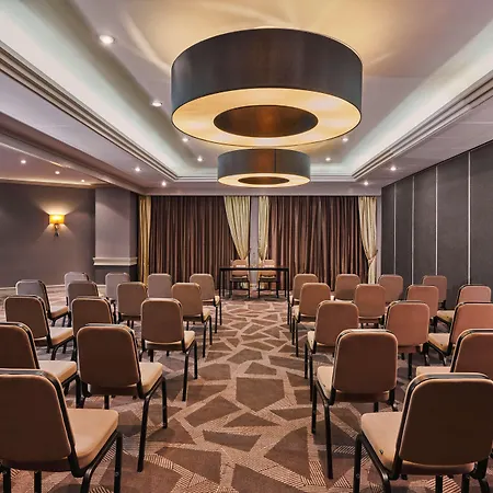 Doubletree By Hilton Ealing 4*