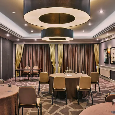 Hotel Doubletree By Hilton Ealing 4*
