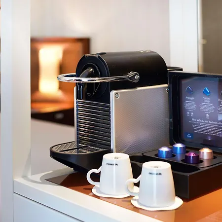 Hilton Hyde Park 4*