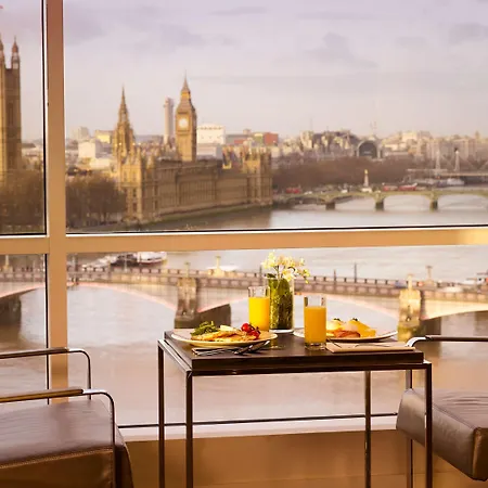 Park Plaza Riverbank 4*