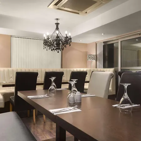 Oyo Flagship Finchley Hotel