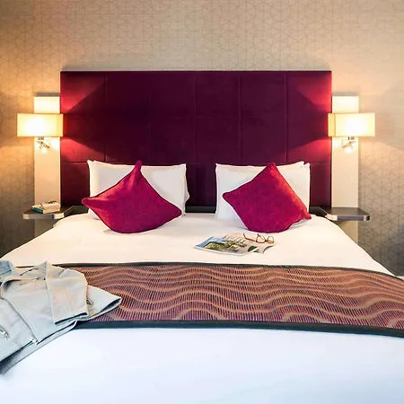 Mercure London Heathrow Airport Hotel 4*