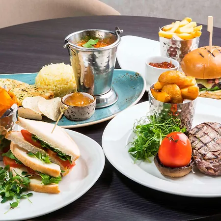 Mercure London Heathrow Airport Hotel 4*