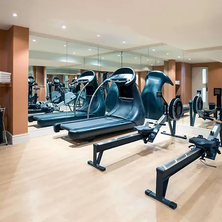 Mercure London Heathrow Airport Hotel 4*