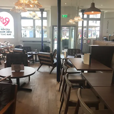 Publove @ The Crown, Battersea London
