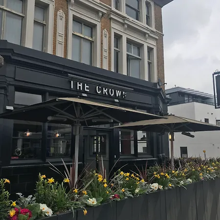 Publove @ The Crown, Battersea Hostel