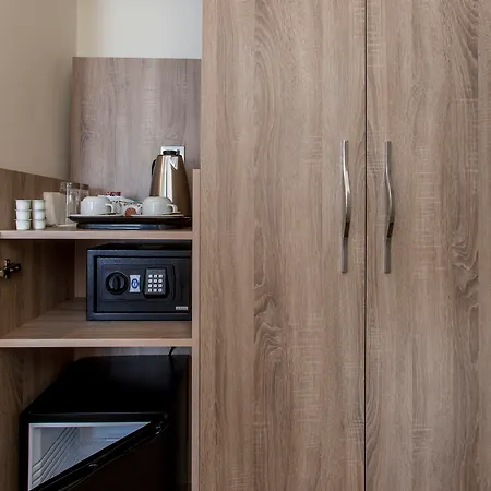 Shepherds Bush Hotel 4*