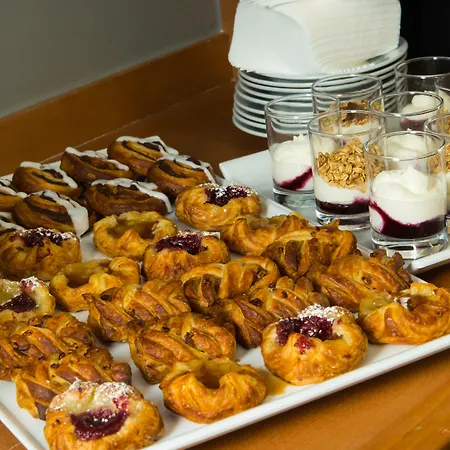 Holiday West By Ihg 4* Лондон