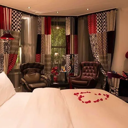 The Exhibitionist 5* London