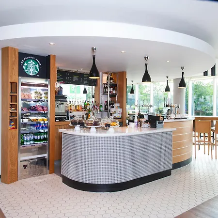 Holiday West By Ihg Отель