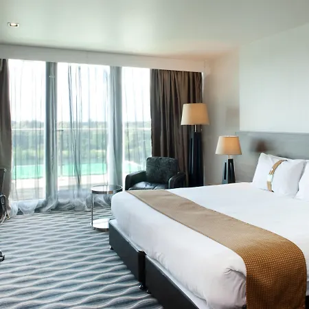 Hotel Crowne Plaza London - Kingston By Ihg 4*