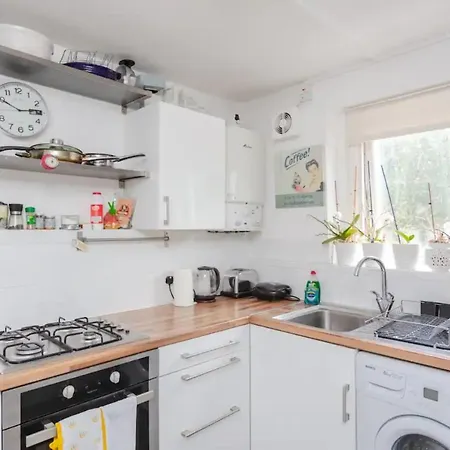 Cheerful 1 Bedroom In Vibrant Maida Vale