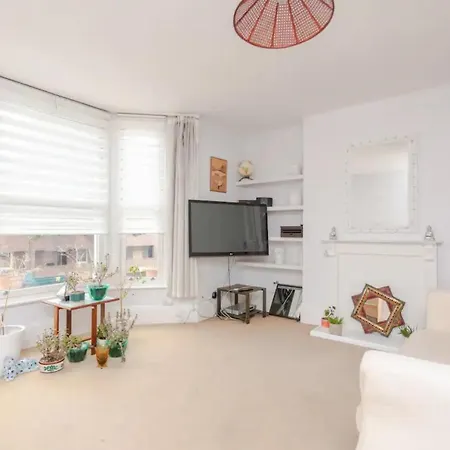 Cheerful 1 Bedroom In Vibrant Maida Vale London