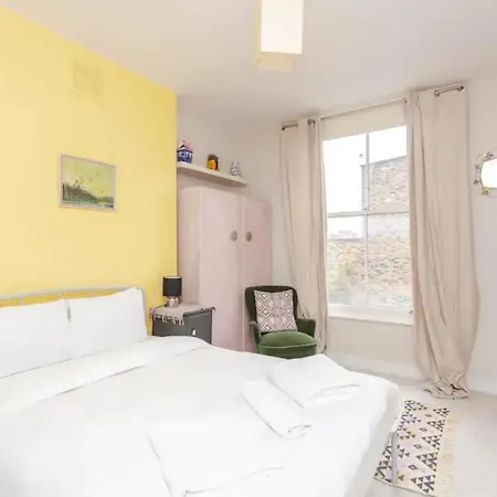 Cheerful 1 Bedroom In Vibrant Maida Vale Holiday home London