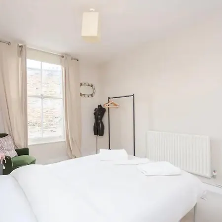 Cheerful 1 Bedroom In Vibrant Maida Vale Holiday home London