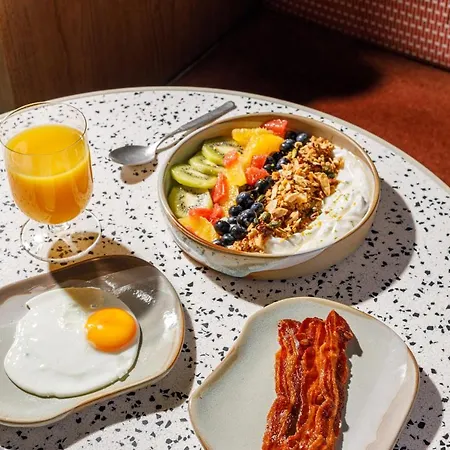 Tribe Canary Wharf Hotel 4*
