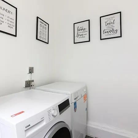 Two Bedroom In Central With Large Terrace * London