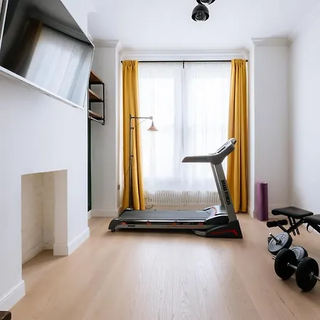 Homestay Luxury And Bright Bedrooms In Queens Park