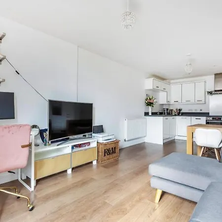 Stylish 2bed2bath Flat Roof Garden View * London