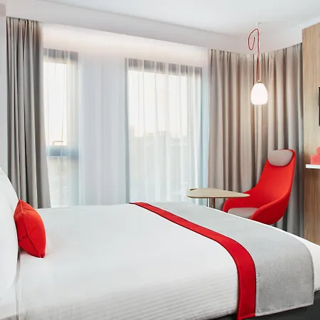 Express London-ealing, An Ihg London