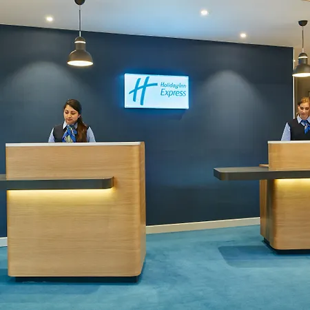 Hotel Express London-ealing, An Ihg 3*