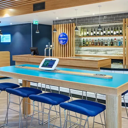 Express London-ealing, An Ihg London
