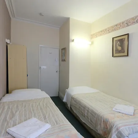 Fairways Paddington Hotel 2*