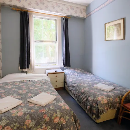 Fairways Paddington 2*