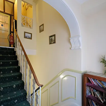 Fairways Paddington Hotel 2*