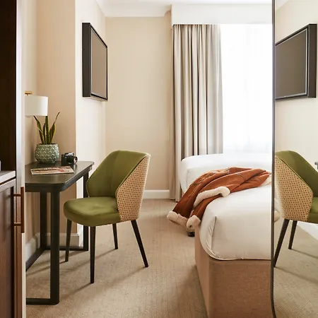 The Clermont London, Victoria Hotel