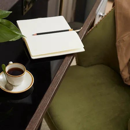The Clermont London, Victoria Hotel 4*
