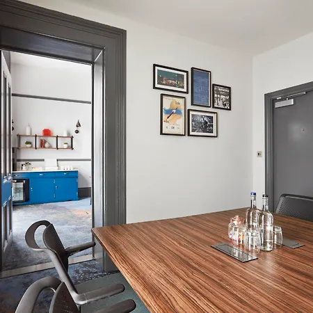 The Clermont London, Victoria 4*