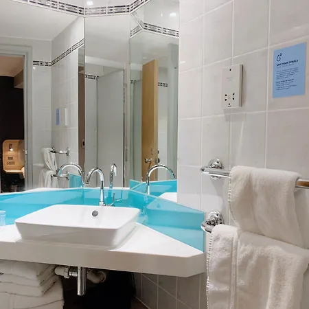 Express Victoria By Ihg Hotel