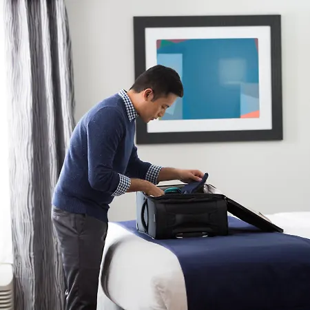 Express Victoria By Ihg Hotel