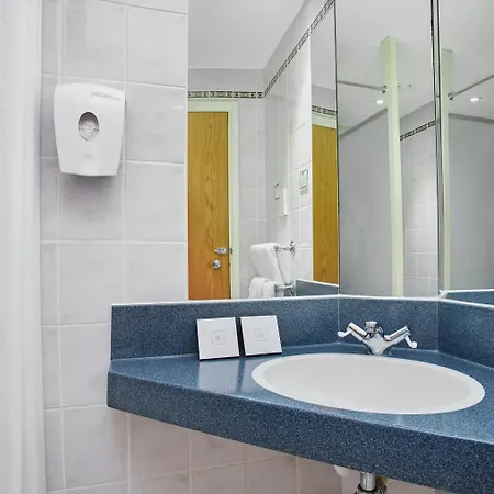 Express Victoria By Ihg London