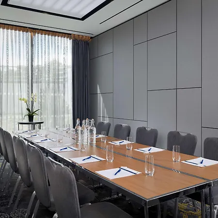 Hotel Park Plaza London, Park Royal