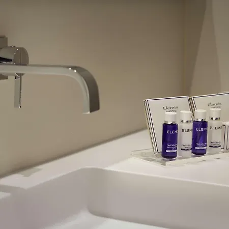 Park Plaza London, Park Royal Hotel 4*