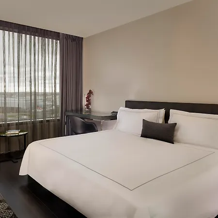 Park Plaza London, Park Royal Hotel 4*