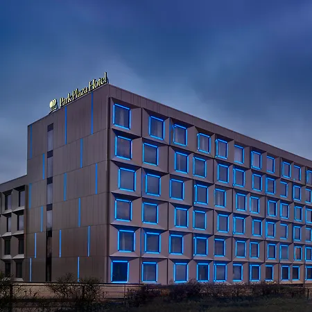 Park Plaza London, Park Royal Hotel