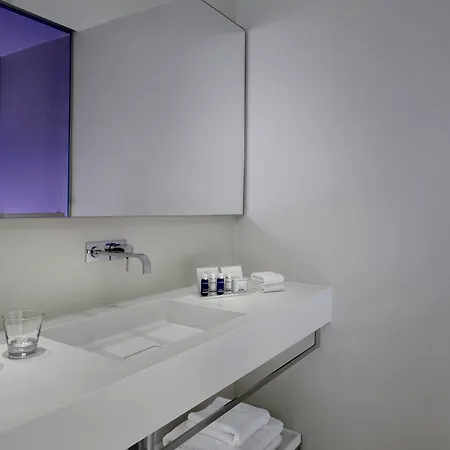 Hotel Park Plaza London, Park Royal