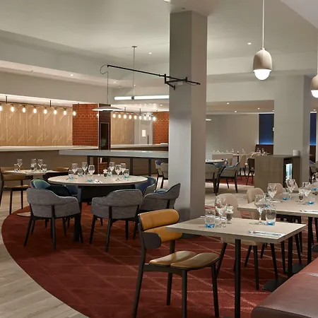 Hyatt Place London Heathrow Airport 4*
