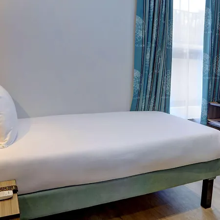 Отель Western Queens Crystal Palace 3*