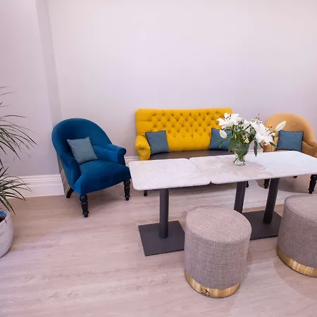 Western Queens Crystal Palace Отель 3*