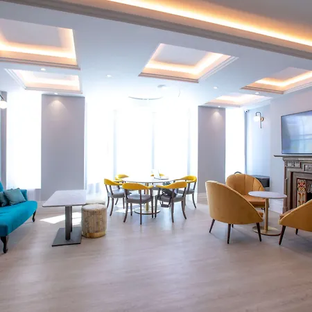 Western Queens Crystal Palace 3* London