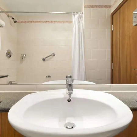 Savera South Hotel 3*