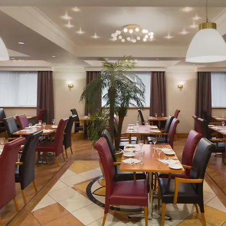 Hotel Savera South