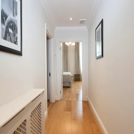 Queensgate Court Aparthotel 4*
