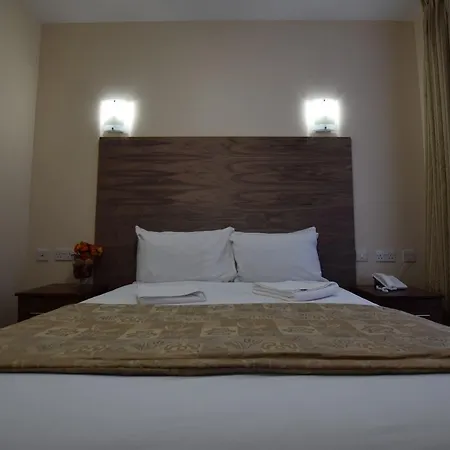 Lucky 8 Hotel Ilford