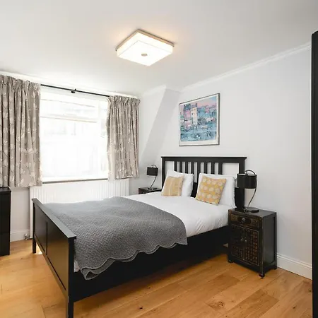Penthousestays Notting Hill - Spacious 3 Bedroom King Bed - Near Portobello Road & Kensington High Street *